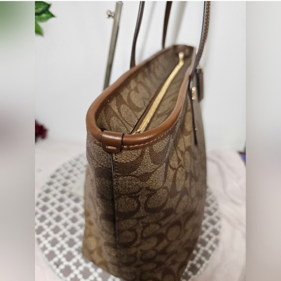 COACH Monogram SHOULDER BAG EUC!! HUGE TOTE!! - Picture 5 of 12